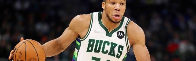 GG克-字母哥复出首秀即惊艳 圣诞夜雄鹿完成19分大逆转